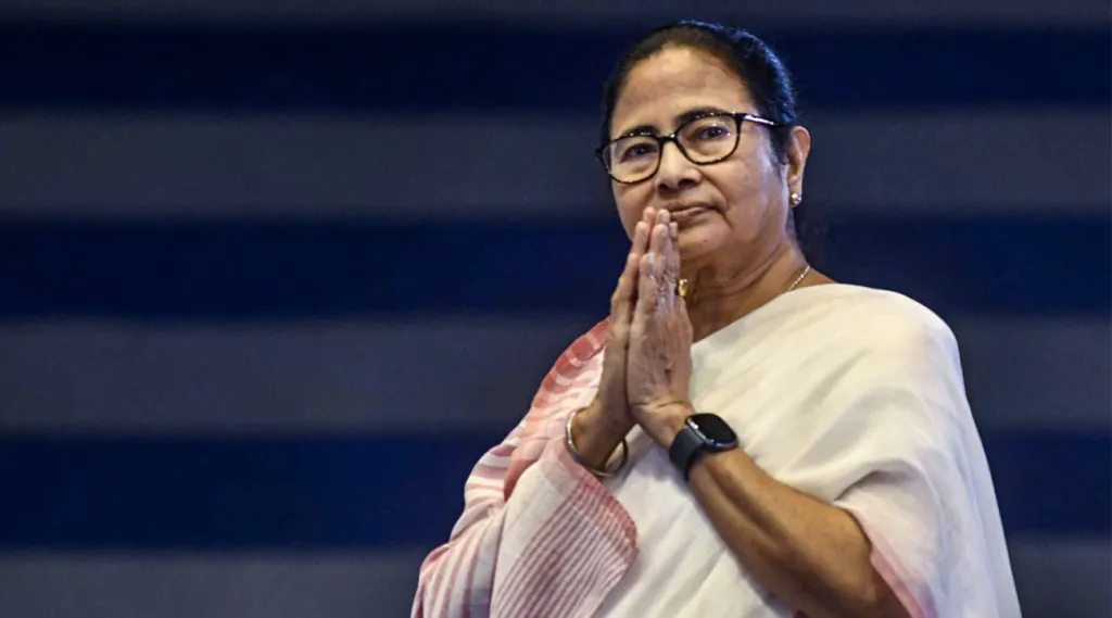 മൂന്ന് സീറ്റിൽനിന്ന് 75-ലേക്കും ഇപ്പോൾ ഭരണത്തിലേക്കുമുള്ള ബി.ജെ.പിയുടെ വളർച്ച, തൃണമൂൽ കോൺഗ്രസിനും മമതയ്ക്കുമുള്ള തിരിച്ചടി എന്നതിലുപരി കോൺഗ്രസിനും ഇടതുപക്ഷത്തിനുമുള്ള വലിയ രാഷ്ട്രീയ പാഠം കൂടിയാണ്. 