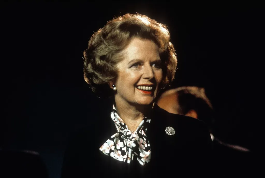 മാർഗരറ്റ് താച്ചർ. പ്രശസ്ത സാംസ്കാരിക നിരൂപകൻ സ്റ്റുവേർട്ട് ഹാൾ രൂപപ്പെടുത്തിയതാണ് Authoritarian populism എന്ന പരികല്പന. എൺപതുകളിലെ മാർഗരറ്റ് താച്ചറുടെ ഏകാധിപത്യശൈലിയെ വിശദീകരിക്കാനാണ് ഈ പരികല്പന രൂപപ്പെടുത്തിയത്.