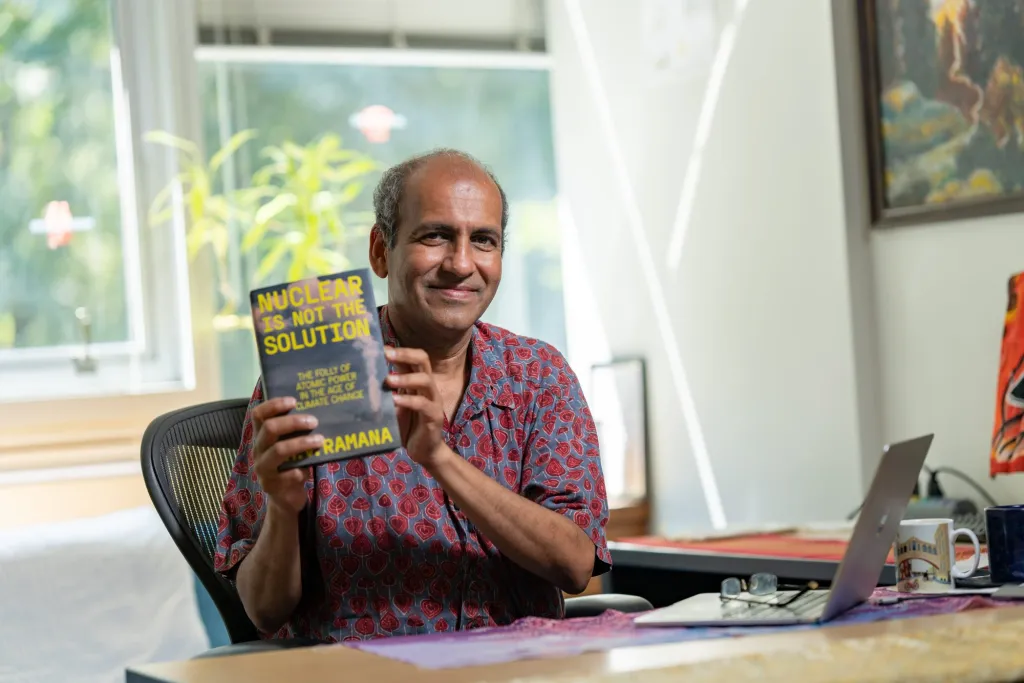 ആണവ ശാസ്ത്രജ്ഞനായ ഡോ.എം.വി. രമണ. കൽപ്പാക്കം പ്രോട്ടോടൈപ്പ് ബ്രീഡർ റിയാക്ടറിന്റെ സുരക്ഷാ മുൻകരുതലുകളെ സംബന്ധിച്ച രേഖകൾ പരിശോധിക്കുന്നതിൽ നിന്നും അപര്യാപ്തമായ സുരക്ഷാ മുൻകരുതലുകളെയാണ് അവ വെളിപ്പെടുത്തുന്നതെന്ന് ഡോ. രമണ വ്യക്തമാക്കുന്നു.