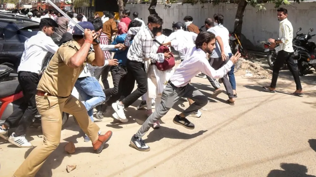 ദൽഹി - ജയ്പൂർ ദേശീയപാതയിൽ ഹരിയാനയിലെ ഗുർഗാവ് ജില്ലയിലുള്ള മനേസറിൽ നിന്ന് തുടങ്ങി യു.പിയിലെ നോയ്ഡയിൽ ശക്തി പ്രാപിച്ച തൊഴിലാളി സമരം ഇന്ത്യയിലെ അസംഘടിത തൊഴിലാളികളുടെ ജീവിതാവസ്ഥ തുറന്ന് കാട്ടുന്നതാണ്. 