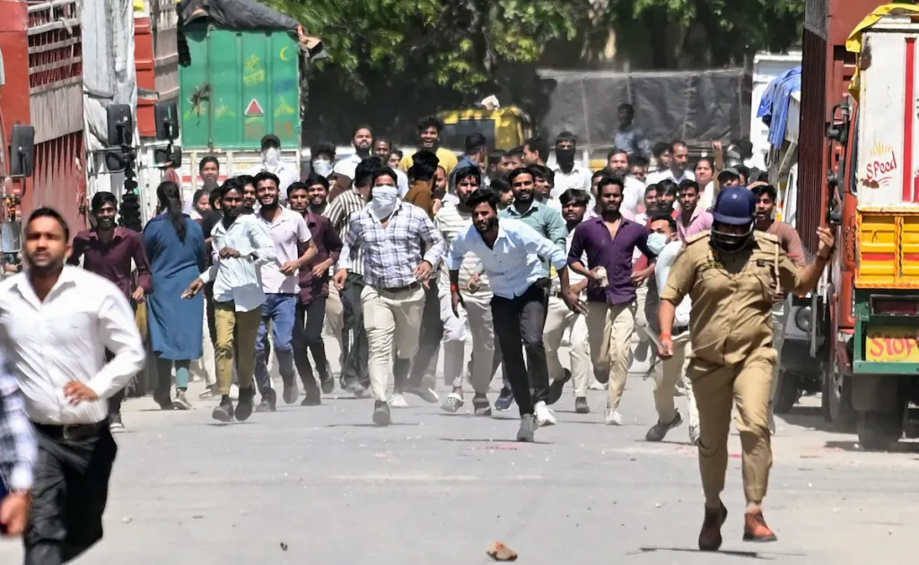 നോയിഡ സമരത്തെ ഒറ്റപ്പെട്ട സംഭവമായി കണക്കാക്കാൻ കഴിയില്ല. മറിച്ച് ഇന്ത്യയിലെ സമകാലിക മുതലാളിത്തത്തിനുള്ളിലെ ആഴത്തിലുള്ള ഘടനാപരമായ വൈരുദ്ധ്യങ്ങളുടെ ലക്ഷണമായാണ്  മനസ്സിലാക്കേണ്ടത്.  