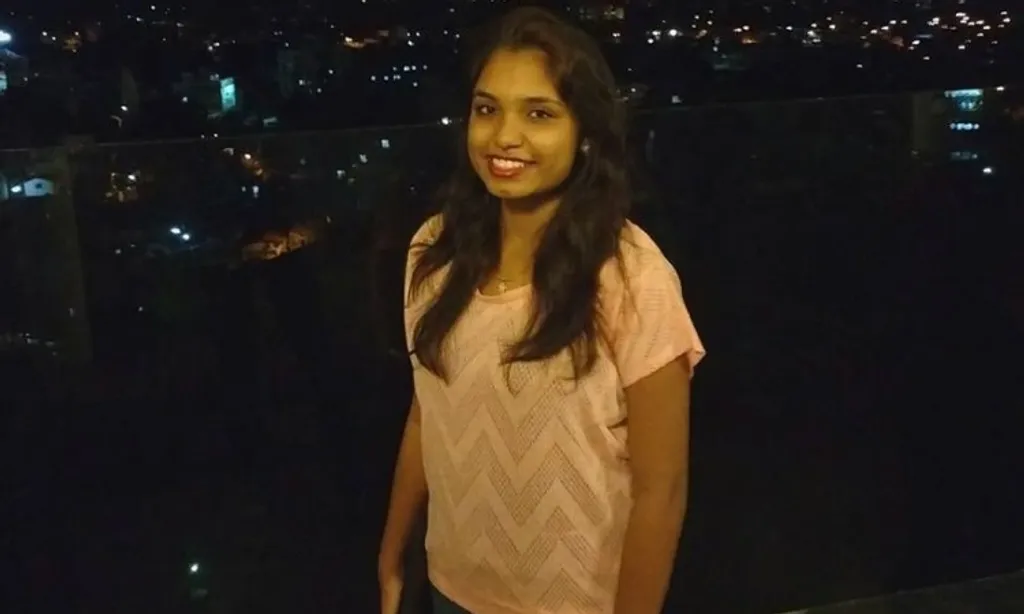 ഗോത്രവർഗ വിദ്യാർത്ഥിനിയായിരുന്ന പായൽ തദ് വിക്ക്, സഹപാഠികളിൽ നിന്നും അധ്യാപകരിൽ നിന്നും ജാതിഅധിക്ഷേപവും പീഡനവും നേരിടേണ്ടി വന്നു. 