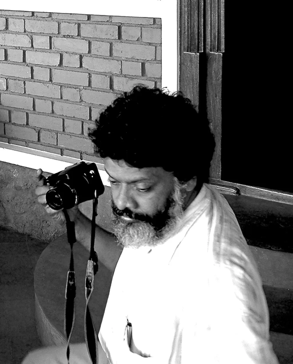 റസാഖ്, അച്ചടിക്കാലത്തിന്റെ സൗഹൃദ സൗഭാഗ്യങ്ങളെ ഏറെ ജീവിതത്തിലും കലയിലും നിലനിർത്തിയ ഒരാളായിരുന്നു. ഫോട്ടോഗ്രാഫിയും സിനിമയും എഴുത്തും അയാളുടെ മുഖ്യ കലാ പന്ഥാവുകളായിരുന്നു.