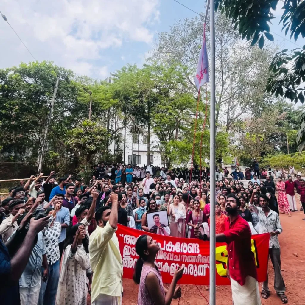 പെട്ടെന്ന് ശ്രദ്ധ നേടിയെടുക്കാൻ സംഘടനകൾ സമരം ചെയ്യുന്നു, അഞ്ചരക്കണ്ടി കോളേജിൽ യൂണിറ്റ് സ്ഥാപിക്കുന്നു എന്നതിൽ കവിഞ്ഞ് എസ്.എഫ്.ഐ അടക്കമുള്ള സംഘടനകൾ യഥാർഥ പ്രശ്‌നത്തെ അഭിസംബോധന ചെയ്യുന്നില്ല. 