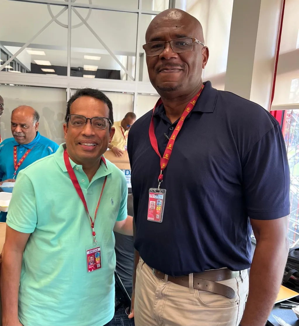 ക്രിക്കറ്റ് കമൻ്റേറ്ററും മുൻ ക്രിക്കറ്റ് താരമായ ഇയാൻ റാഫേൽ ബിഷപ്പും ഡോ. കൃഷ്ണ കിഷോറും. 