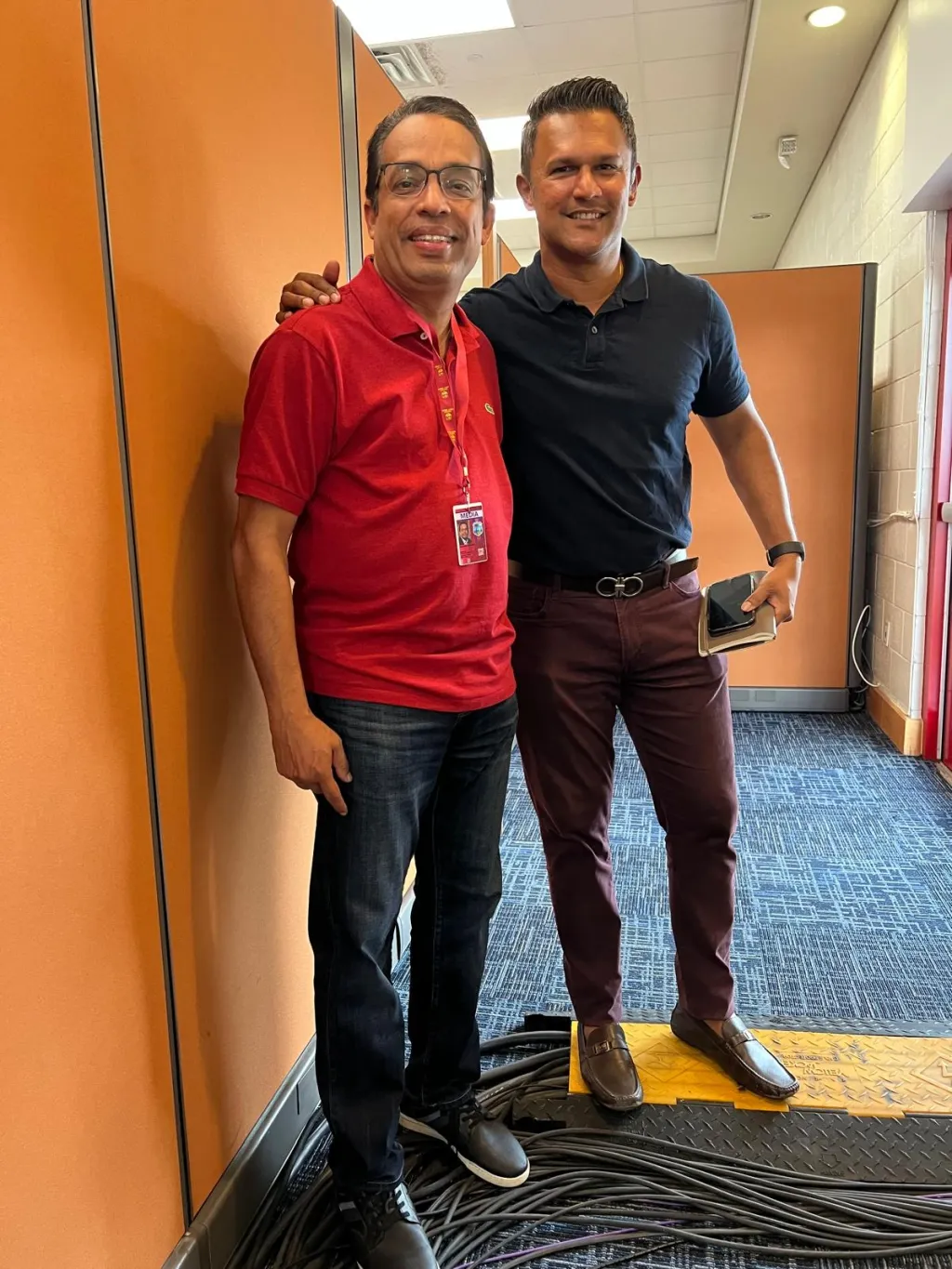  മുൻ ക്രിക്കറ്റ് താരമായ ഡാരൻ ഗംഗയോടൊപ്പം ഡോ. കൃഷ്ണ കിഷോർ.