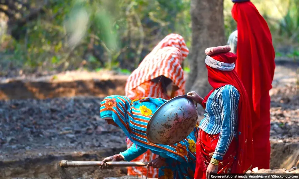 ജീവശാസ്ത്രപരമായി നോക്കിയാൽ, പുരുഷന്മാരെ അപേക്ഷിച്ച് സ്ത്രീകൾക്ക് ചൂടിനോട് പ്രതികരിക്കാനുള്ള ശാരീരികശേഷിയിൽ വ്യത്യാസങ്ങളുണ്ട്.