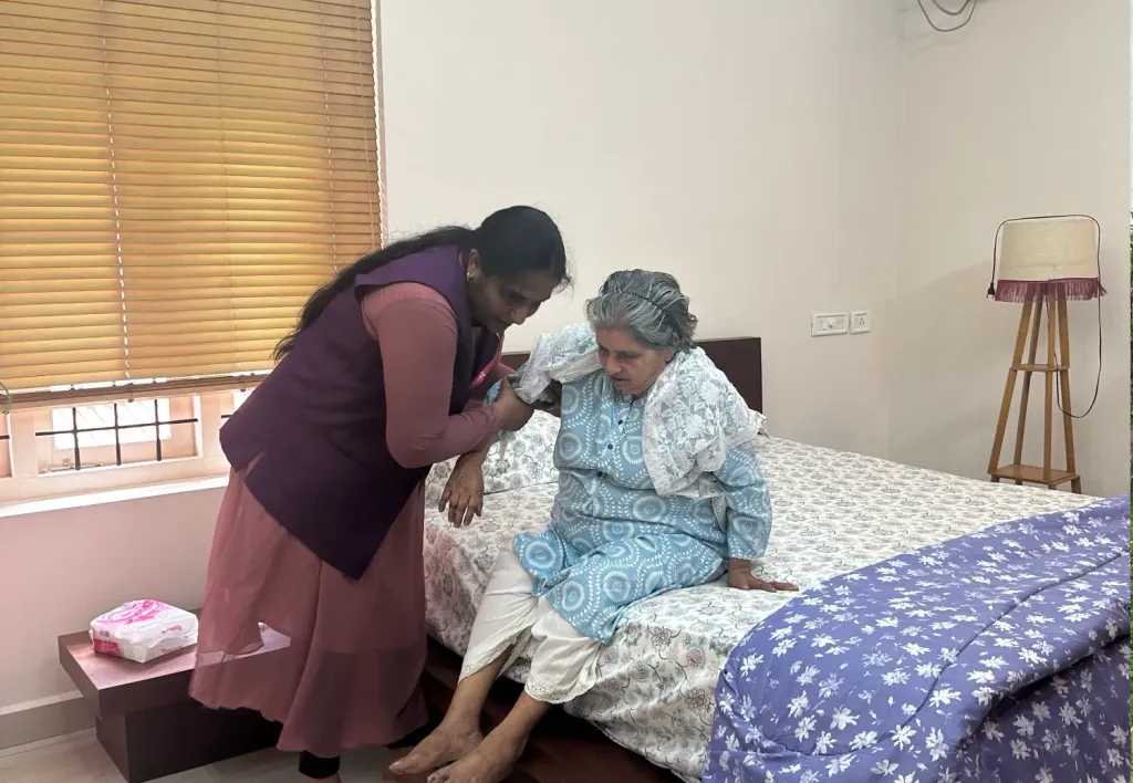 വീടുകളിലേക്ക് നേരിട്ടെത്തുന്ന വിദഗ്ധ പരിചരണ സംവിധാനങ്ങൾ വഴി വലിയ ആശുപത്രികളിലെ അനാവശ്യ തിരക്കും ഭാരവും കുറയ്ക്കാൻ സാധിക്കും. 