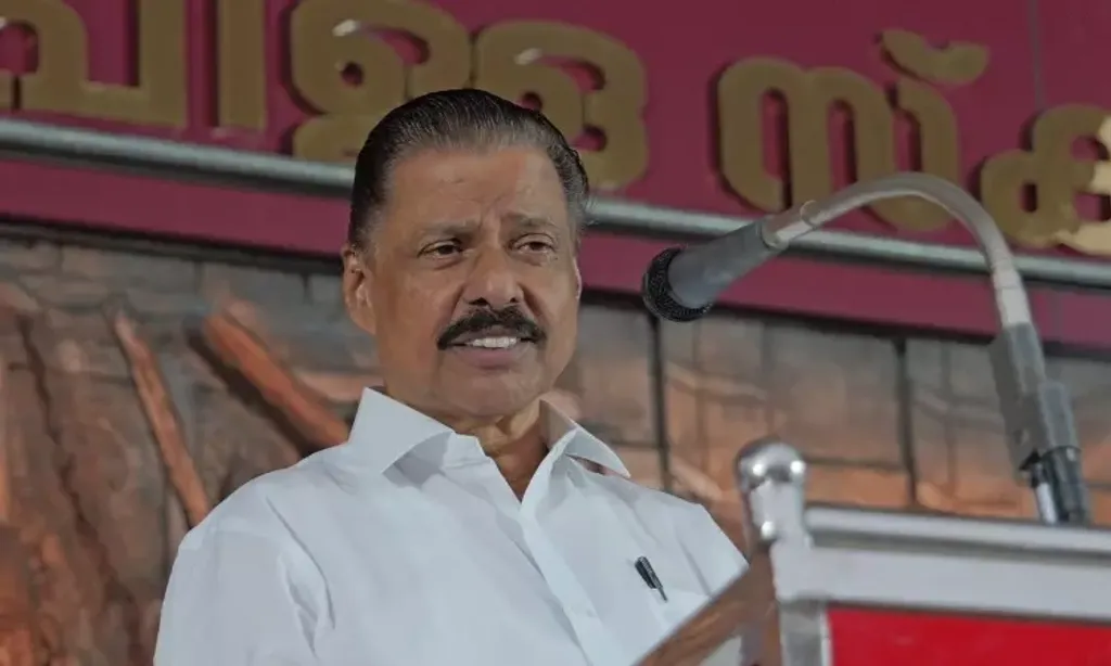സി.പി.എം സംസ്ഥാന സെക്രട്ടറി എം.വി. ഗോവിന്ദൻ . 50 - വർഷങ്ങൾക്കുശേഷം ‘നിർഭയമായി സംസാരിക്കാം’ എന്ന് കേരളത്തിൽ ഒരു പ്രധാന കക്ഷിയുടെ നേതാവിന് സ്വന്തം കക്ഷിക്കാരോട് പറയേണ്ടിവരുന്നു.