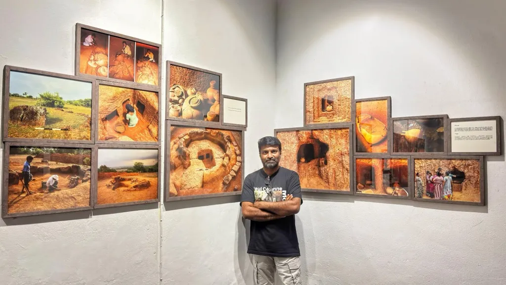 സീ എ ബോയിലിംഗ് വെസ്സൽ ചാപ്റ്റർ രണ്ടിന്റെ ഭാഗമായി ‘Archaeological Camera’ എന്ന പേരിൽ, 130-ഓളം ചിത്രങ്ങൾ ഉൾപ്പെടുത്തി, കൊച്ചിയിലെ കര ആർട്ട് ഗാലറിയിൽ നടന്ന പ്രദർശനം.