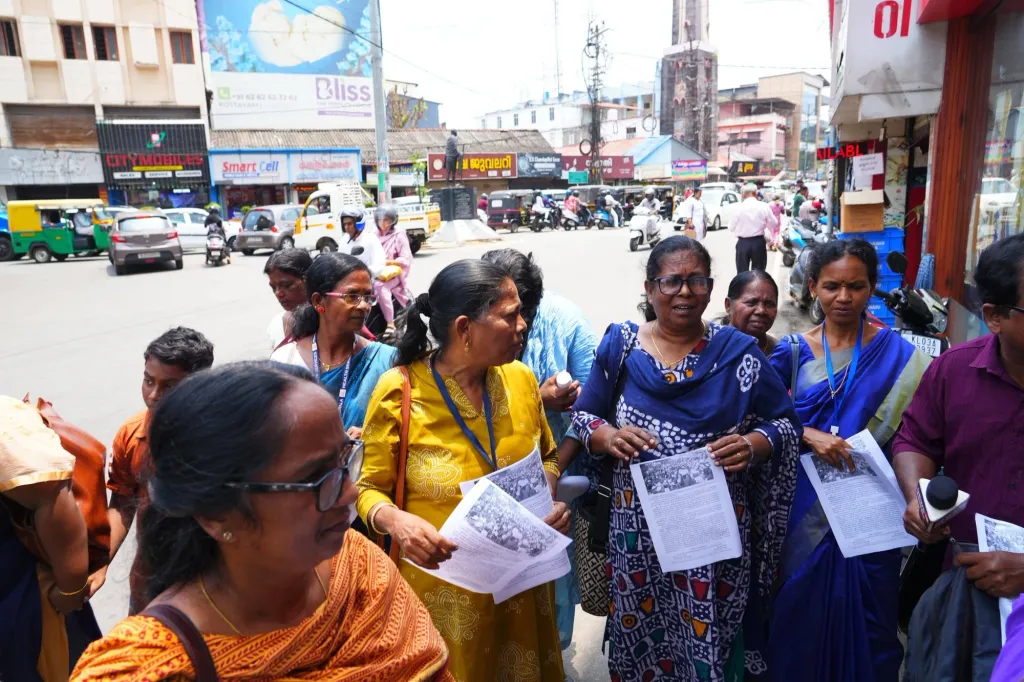 സാധാരണക്കാരുടെ പാർട്ടിയാണെന്നു പറയുന്നു എന്നാൽ ആശാ വർക്കർമാരെ പോലെ തുച്ഛമായ ശമ്പളത്തിൽ ജോലി ചെയ്യുന്നവർ സമരം ചെയ്പ്പോൾ അനുഭാവം കാണിച്ചില്ല എന്നു മാത്രമല്ല എതിരായ നിലപാടുകൾ ജനവിരുദ്ധമായി തന്നെ സ്വീകരിക്കുകയും ചെയ്തു.