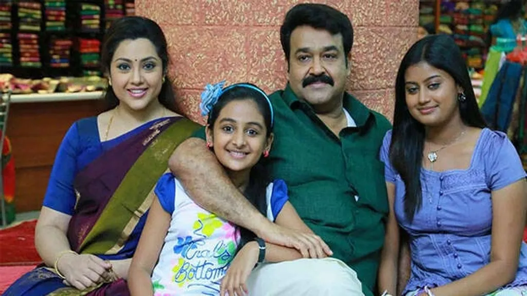 ‘ദൃശ്യം’ ആദ്യ ഭാഗത്തിന്റെ ഇടവേളയ്ക്ക് മുൻപുള്ള ഭാഗം കുടുംബപശ്ചാത്തലത്തിലുള്ള ഒരു സാധാരണ മോഹൻലാൽ സിനിമയുടെ ടെംപ്ലേറ്റാണ് ഉപയോഗിച്ചത്. എന്നാൽ ഇടവേളയ്ക്കുശേഷം ചിത്രത്തിൻ്റെ ഗതി തികച്ചും അപ്രതീക്ഷിത പാതയിലേക്ക് മാറി.