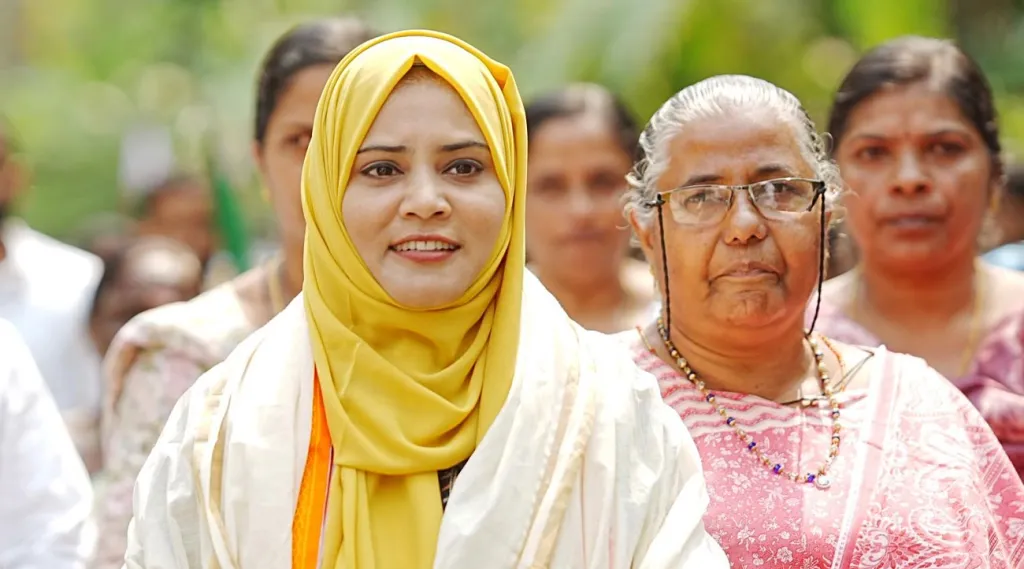 സുന്നി വിഭാഗത്തിന് മുൻതൂക്കമുളള മണ്ഡലത്തിൽ വനിതാ സ്ഥാനാർത്ഥി വരുന്നത് ഗുണത്തേക്കാളേറെ ദോഷം ചെയ്യുമെന്ന വിവരത്തിന്റെ അടിസ്ഥാനത്തിലാണ് ഫാത്തിമ തഹ്ലിയയെ പേരാമ്പ്രയിലേക്ക് അയച്ചത്. പേരാമ്പ്രയിൽ ആദ്യം സീറ്റ് ലഭിക്കുമെന്ന കരുതിയ ജില്ലാ ജനറൽ സെക്രട്ടറി ടി.ടി. ഇസ്മായീലിനെ മാറ്റിയായിരുന്നു പരീക്ഷണം. അതിൽ വിജയിക്കാൻ ലീഗിന് സാധിച്ചു. 