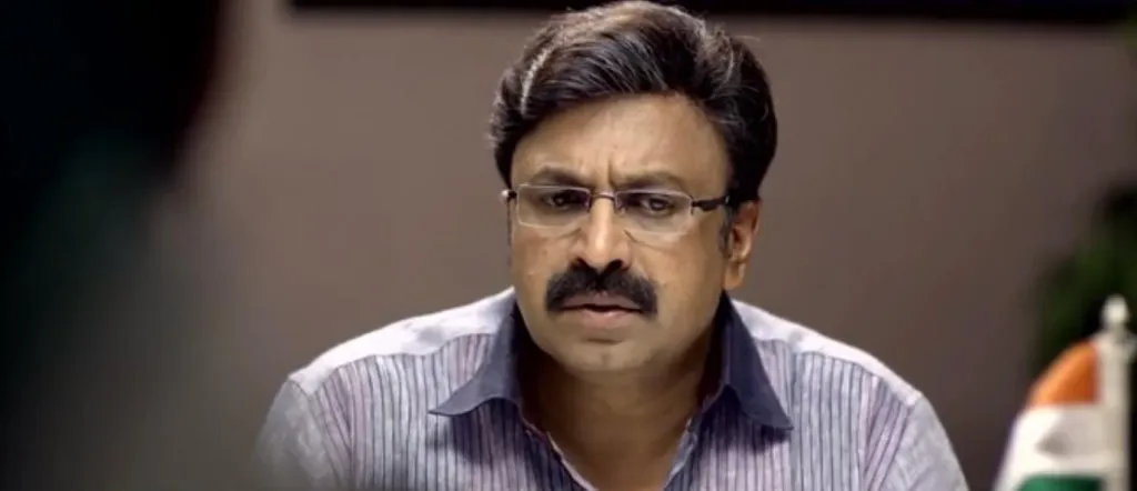 ആദ്യഭാഗങ്ങളിൽ തികച്ചും മാന്യനും, സമാധാനപ്രിയനും, 'ക്ഷമിക്കണം' എന്ന് ജോർജുകുട്ടിയോട് പറയാൻ മാത്രം ആർദ്രതയുള്ളവനുമായിരുന്നു സിദ്ദീഖ് അവതരിപ്പിച്ച പ്രഭാകർ എന്ന കഥാപാത്രത്തിന്റെ പരിണാമം എടുത്തുപറയേണ്ടതാണ്. 