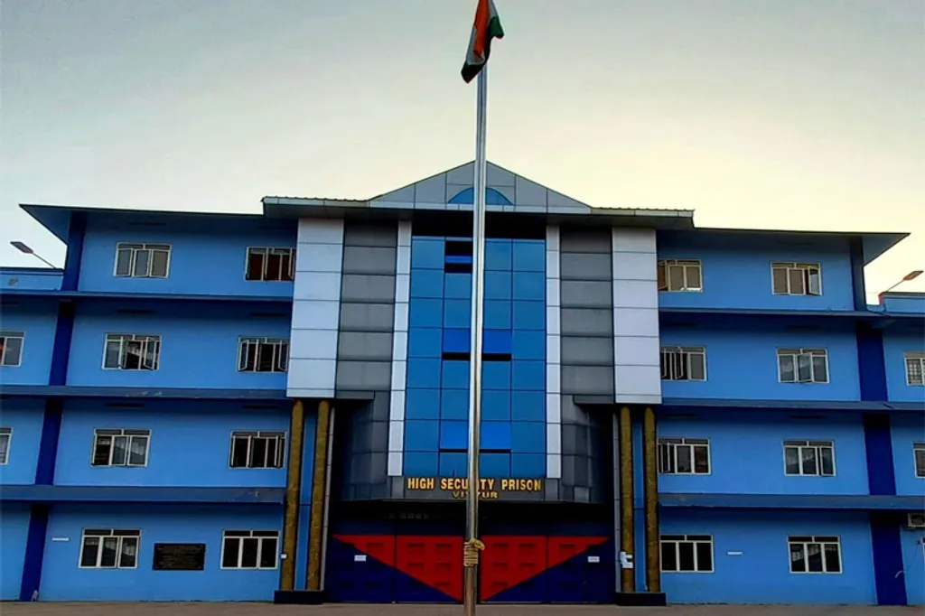 വിയ്യൂരിൽ പുതുതായി നിർമ്മിച്ച ഹൈ സെക്യൂരിറ്റി ജയിലിൽ നിയമമില്ലാത്ത അവസ്ഥയുണ്ട്. ജയിൽ മാന്വലിൽ വേണ്ട നിർവചനങ്ങൾ ഇല്ലാത്തതാണ് ഇതിന് ഒരു കാരണം.
