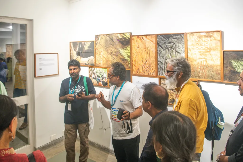 റിയാസ് കോമു ക്യുറേറ്റ് ചെയ്ത മുഹമ്മദിന്റെ ആർക്കിയോളജി ചിത്രപ്രദർശനത്തിൽനിന്ന്.