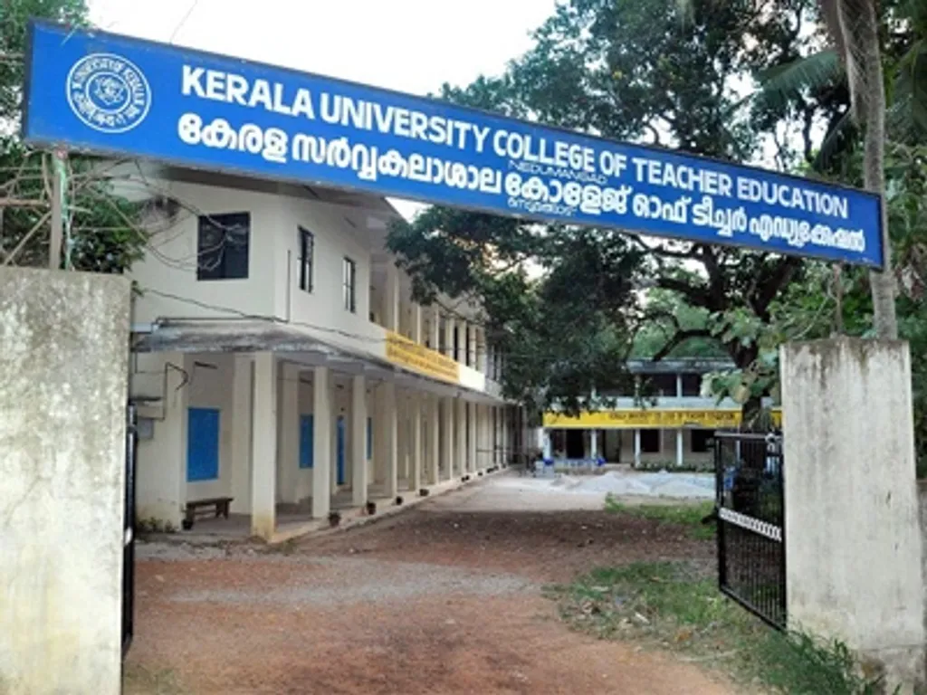 അദ്ധ്യാപനം എന്നത് ഒരു തൊഴിൽ എന്ന നിലയ്ക്ക് പരിഗണിക്കാമെങ്കിലും മറ്റു തൊഴിലുകളുമായി താരതമ്യം ചെയ്യുമ്പോൾ അധ്യാപനമേഖല കുറച്ചു പ്രാധാന്യമർഹിക്കുന്നുണ്ട്.