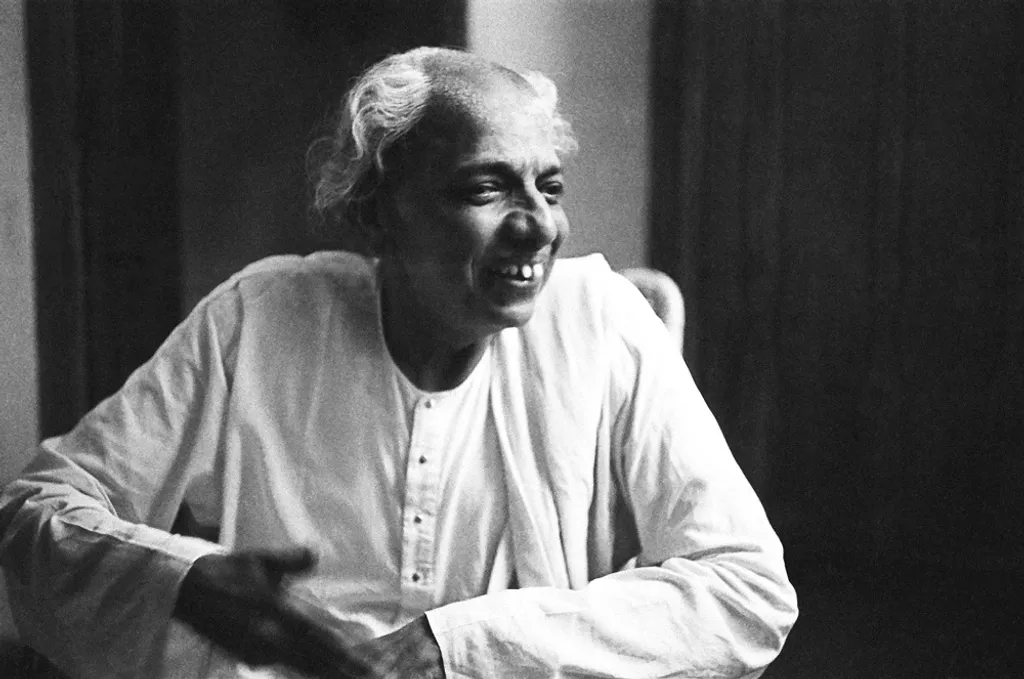 ‘രാമനാഥൻ പാടുമ്പോൾ’( 1985) ആണ് നേരിട്ട്  സംഗീതം പ്രമേയമാക്കുന്ന എന്റെ ആദ്യത്തെ കവിത. എം ഡി രാമനാഥന്റെ സംഗീതത്തിൽ ലഹരി പിടിച്ചിരുന്ന ഒരു കാലത്താണ് അതെഴുതുന്നത്‌. 