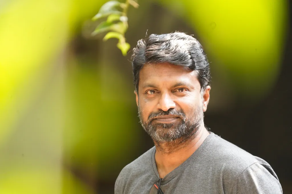 മുഹമ്മദ് എ. ഫൈൻ ആർട്സ് കോളേജിൽ ചിത്രരചന പഠിക്കാൻ എത്തിയ ഒരാൾ, പിന്നീട് ക്യാമറ കൈയിലെടുത്തപ്പോൾ ഫ്രെയിം ചെയ്തിരുന്നത് വെറും ദൃശ്യങ്ങളെയല്ല, സാഹചര്യങ്ങളുടെ സാധ്യതകളെയായിരുന്നു. 
