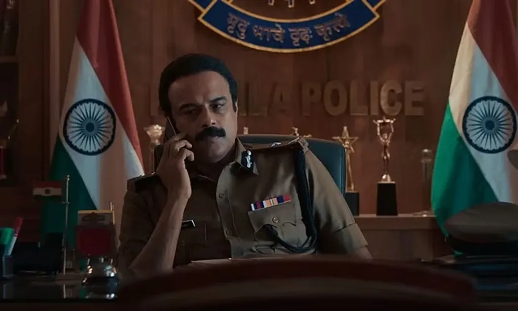 ഉയർന്ന റാങ്കിലുള്ള ഒരു പോലീസ് ഓഫീസറിൽ പ്രതീക്ഷിക്കപ്പെടുന്ന ഔദ്ധത്യത്തിന്റെയും അഥോറിറ്റിയുടെയും ഓറ കൃത്യമായി നിലനിർത്തുന്ന പ്രകടനമായിരുന്നു മുരളി ഗോപിയുടേത്. പെർഫെക്റ്റ് കാസ്റ്റിങ്.
