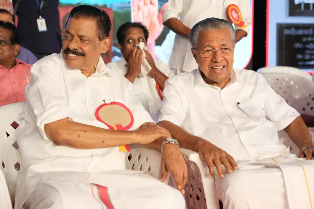 സി.പി.എം സംസ്ഥാന സെക്രട്ടറി എം.വി. ഗോവിന്ദൻ, പിണറായി വിജയൻ. കമ്മ്യൂണിസ്റ്റുകാർ പണ്ട് പറഞ്ഞ കാര്യങ്ങളും ഇപ്പോൾ ഭരണത്തിൽ ചെയ്തുകൊണ്ടിരിക്കുന്ന കാര്യങ്ങളും തമ്മിലുള്ള പൊരുത്തക്കേടുകൾ കൂടുതൽ വ്യക്തമായ കാലയളവായിരുന്നു കഴിഞ്ഞുപോയ അഞ്ചു വർഷങ്ങൾ.