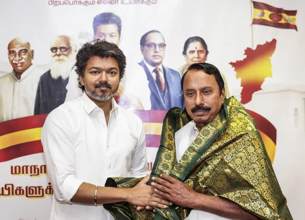എം.ജി.ആറും ജയലളിതയുമെല്ലാമുള്ള കാലത്ത് പാർട്ടിയിൽ ശക്തനായിരുന്ന സെങ്കോട്ടയ്യനും പാർട്ടി വിട്ടു. അദ്ദേഹം ഇന്ന് വിജയുടെ ടിവികെയിലെ പ്രധാന നേതാക്കളിലൊരാളായി മാറിക്കഴിഞ്ഞു. വിജയ് അധികരമേറ്റ് സത്യപ്രതിജ്ഞ ചെയ്തതിന് പിന്നാലെ വന്ന മന്ത്രിസഭയിലെ 9 പേരിൽ പ്രമുഖനാണ് ഇന്ന് സെങ്കോട്ടയ്യൻ. 
