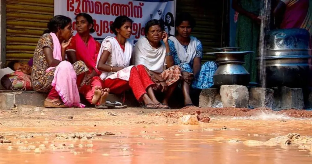 2006- ൽ നിലവിൽവന്ന വനാവകാശനിയമത്തിന്റെ ആനുകൂല്യങ്ങൾ കേരളത്തിന്റെ ഗോത്ര വിഭാഗങ്ങൾക്ക് ആർട്ടിക്കിൾ 244 ഉറപ്പുനൽകുന്നതാണ്. 