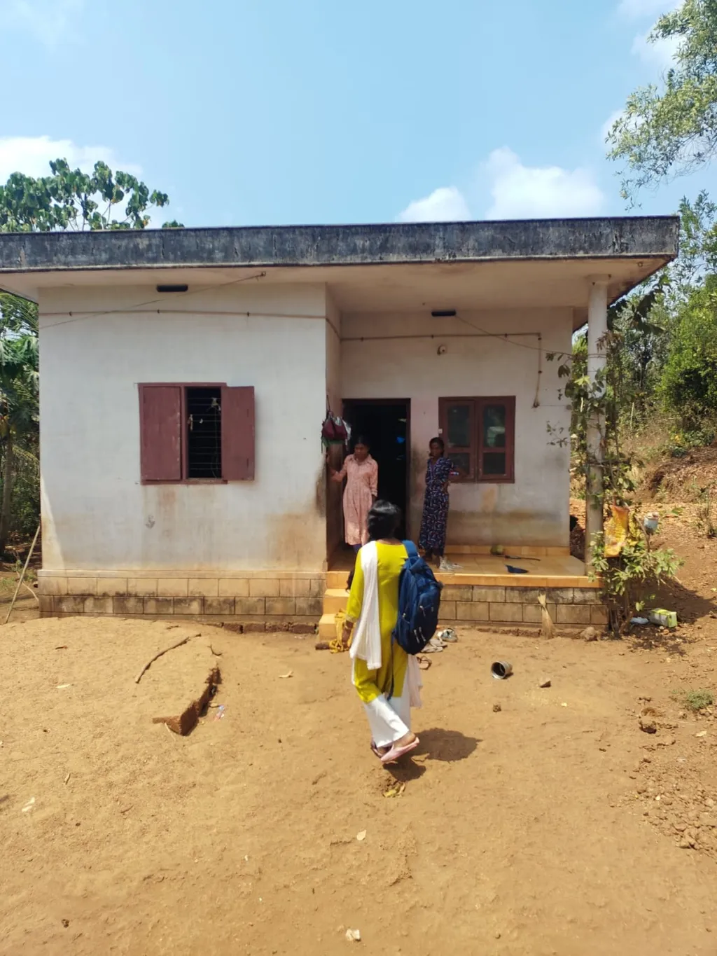  ഇന്ത്യൻ സാമൂഹ്യ വ്യവസ്ഥിതിയുടെ അടിസ്ഥാന ഘടകമായി പ്രവർത്തിക്കുന്ന ജാതിയുടെ സ്വാധീനം ആദിവാസി ജനസമൂഹങ്ങൾക്കിടയിലും ശക്തമാണ്.