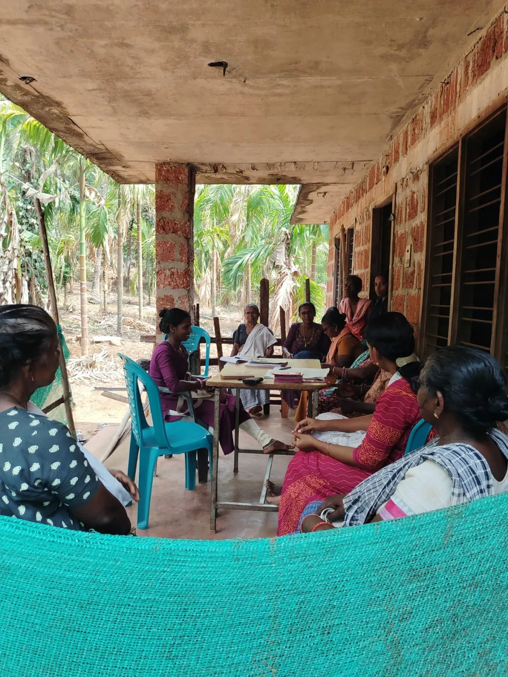  അരികുവത്കരിക്കപ്പെട്ട സ്ത്രീസമൂഹത്തെ ശാക്തീകരിക്കുന്നതിലും ഒരു സാമൂഹ്യ ഇടം നിർമ്മിക്കുന്നതിലും കുടുംബശ്രീ നിർണ്ണായക പങ്കാണ് വഹിച്ചിട്ടുള്ളത്. മാത്രമല്ല, ആദിവാസി-ദലിത് ജനവിഭാഗങ്ങൾ അടക്കമുള്ള കീഴാള സമൂഹത്തിനിടയിലും ഈ പദ്ധതി നിർണ്ണായക സ്വാധീനം ചെലുത്തിയിട്ടുണ്ട്. 