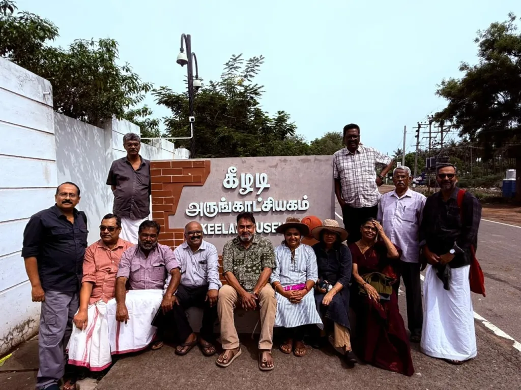 കൊടുങ്ങല്ലൂർ ടി.എൻ. ജോയ് ഫൗണ്ടേഷന്റെ ആഭിമുഖ്യത്തിൽ കീഴടിയിലേക്ക് നടത്തിയ യാത്രയിൽ പ​ങ്കെടുത്തവർ.