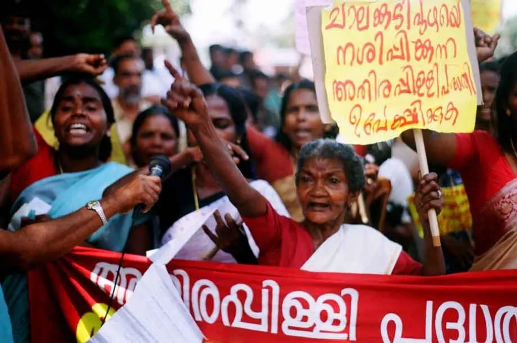 കേരളീയ പൊതുസമൂഹത്തെ പ്രശ്നാധിഷ്ഠിതമായി ഒന്നിച്ചുചേർത്തത് പരിസ്ഥിതിയുടെ രാഷ്ട്രീയമാണ്. സൈലന്റ് വാലിയിലും, ചാലിയാറിലും, പ്ലാച്ചിമടയിലും അത് കേരളം കണ്ടതാണ്.