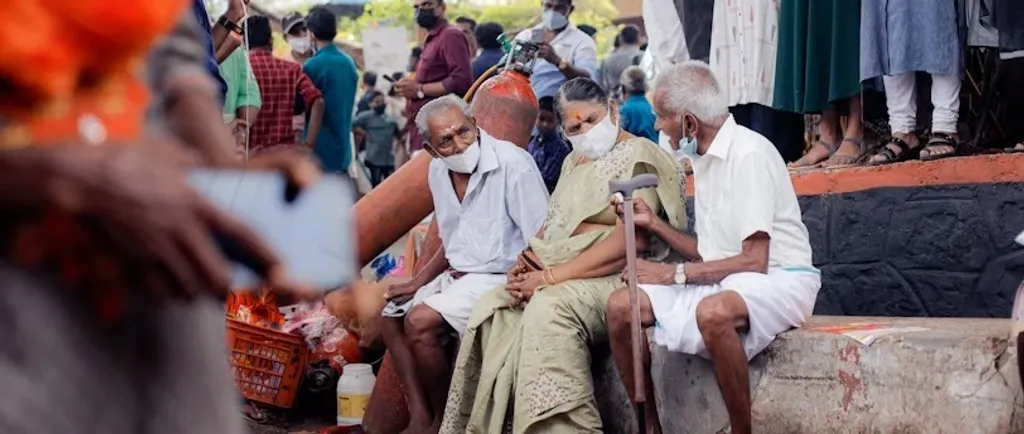 2011-ലെ സെൻസസ് പ്രകാരം കേരളത്തിൽ 60 വയസ്സിനു മുകളിൽ പ്രായമുള്ളവർ 37 ലക്ഷത്തിലധികം ആയിരുന്നുവെങ്കിൽ, വരാനിരിക്കുന്ന വർഷങ്ങളിൽ ഈ സംഖ്യ 70 ലക്ഷം കവിയുമെന്നാണ് വിദഗ്ധർ കണക്കാക്കുന്നത്.