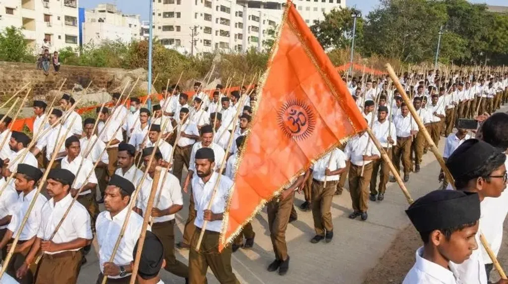 ആർ.എസ്.എസിന്റെ ഔദ്യോഗിക ജിഹ്വകൾ തന്നെ ഹൈന്ദവ നവോത്ഥാനത്തിന്റെ ഗാനരൂപേണയുള്ള ആവിഷ്ക്കാരമായിട്ടാണ് ഗണഗീതങ്ങളെ പരിചയപ്പെടുത്തുന്നത്.