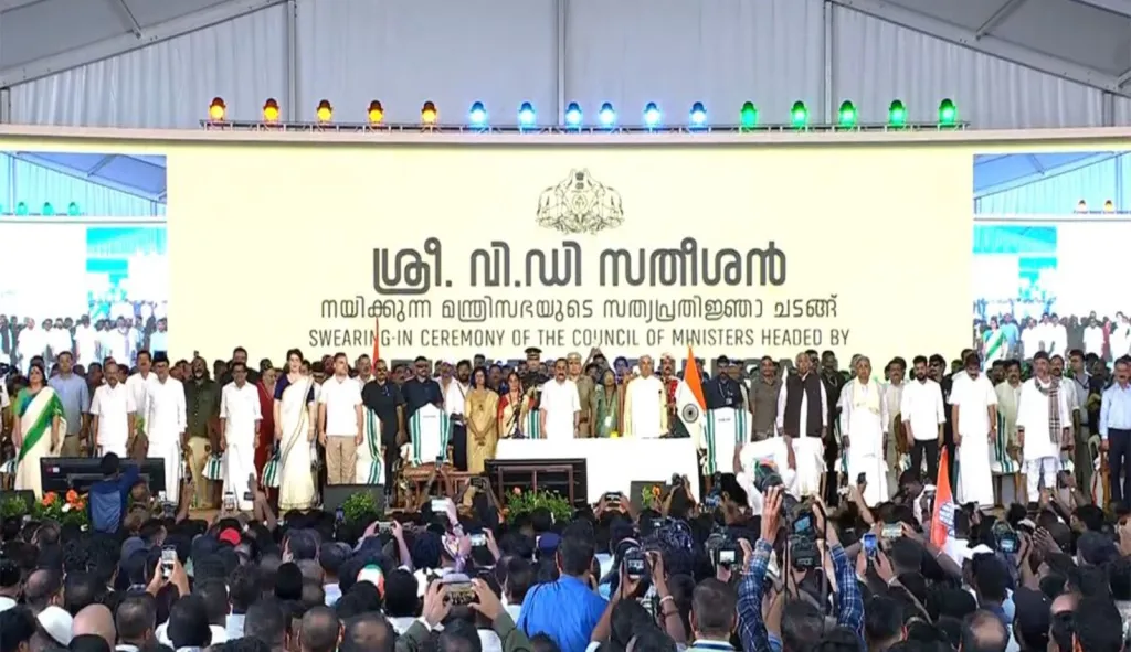 വി.ഡി. സതീശൻ സർക്കാരിന്റെ സത്യപ്രതിജ്ഞാ ചടങ്ങിൽ, ഭരണഘടനാ നിർമ്മാതാക്കൾ ഒഴിവാക്കിയ വന്ദേമാതരത്തിലെ വരികൾ കൂടി പാടുകയായിരുന്നു.