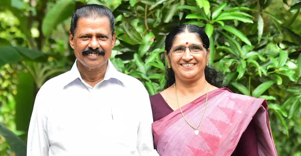 സി. പി.എം സംസ്ഥാന സെക്രട്ടറി എം.വി ഗോവിന്ദനും പങ്കാളി പി. കെ ശ്യാമളയും. ഭാര്യയുടെ സ്ഥാനാർത്ഥിത്വ പ്രശ്നത്തിൽ പക്വതയുള്ള നിലപാട് സ്വീകരിക്കാൻ സംസ്ഥാന സെക്രട്ടറിക്ക് കഴിഞ്ഞില്ല. കുടുംബാധിപത്യത്തിന്റെ തടവറയിൽ കഴിയുന്ന പിണറായി എന്ന കാർക്കശ്യക്കാരനും അതിന് കഴിഞ്ഞില്ല.