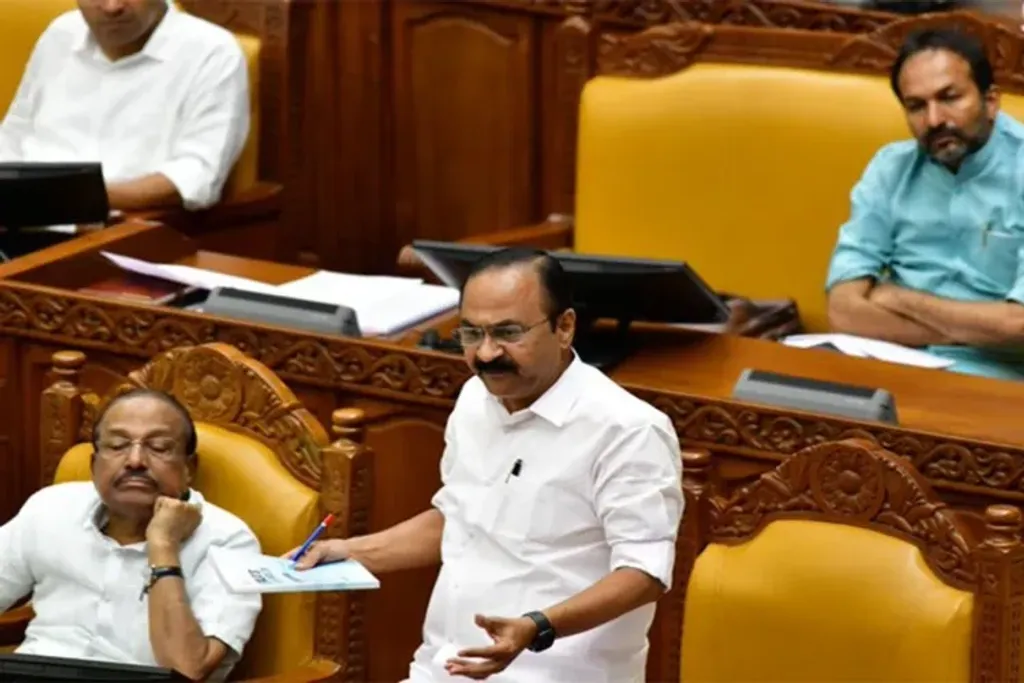 UDF സർക്കാർ ഇന്നലെ നിയമസഭയിൽ അവതരിപ്പിച്ച 'വെള്ളക്കടലാസ്സ്' കേരളത്തിന്റെ സാമ്പത്തിക സ്ഥിതിയെക്കുറിച്ചുള്ള ഔദ്യോഗിക ഡേറ്റയാണ്. ഈ ഡേറ്റ ഉപയോഗിച്ച് ChatGPT പോലുള്ള AI ഉപാധികളിലൂടെ കേരളീയരുടെ ഉപഭോഗ പെരുമാറ്റത്തെക്കുറിച്ചും സർക്കാരിന്റെ രാഷ്ട്രീയ സ്വഭാവത്തെക്കുറിച്ചും സർക്കാരുകൾ തീരുമാനമെടുക്കുന്ന രീതിയെക്കുറിച്ചും പഠിക്കാം. 
