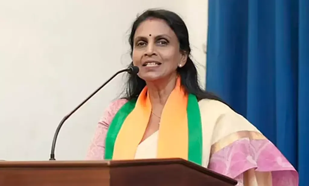 ആർത്തവകാലം പുറത്തറിയുന്നത് നാണക്കേടാണെന്നാണ് ബി.ജെ.പി വക്താവായ ശ്രീലേഖ പറയുന്നത്. സ്വന്തം ശരീരത്തെ, സ്വാഭിമാനത്തോടെ തിരിച്ചറിയാനും അതിന്റെ അദ്ധ്വാനവും സേവനവും മൂല്യമുള്ളതായി കാണാനും സ്ത്രീപക്ഷരാഷ്ട്രീയം പറയുമ്പോൾ ഈ പറയുന്നതിന്റെ രാഷ്ട്രീയം എന്താണ്?