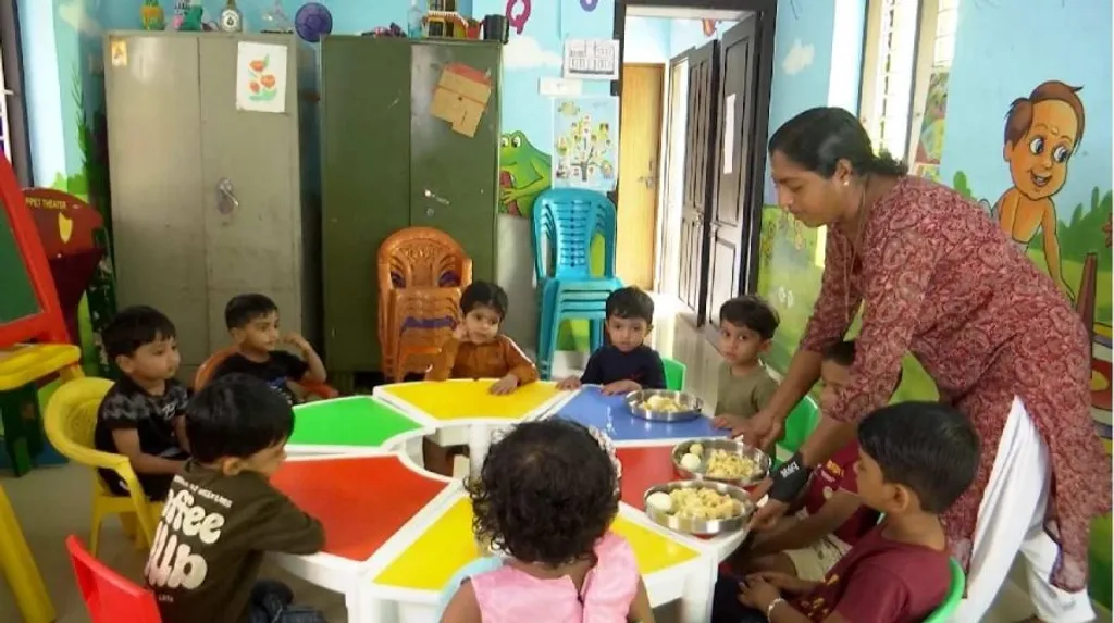 കേരളത്തിലെ അംഗനവാടി ശൃംഖല രാജ്യത്തെ മികച്ച സംവിധാനങ്ങളിലൊന്നായി വിലയിരുത്തപ്പെടുന്നുണ്ടെങ്കിലും അടിസ്ഥാന സൗകര്യ പ്രശ്നങ്ങൾ നിലനിൽക്കുന്നു.