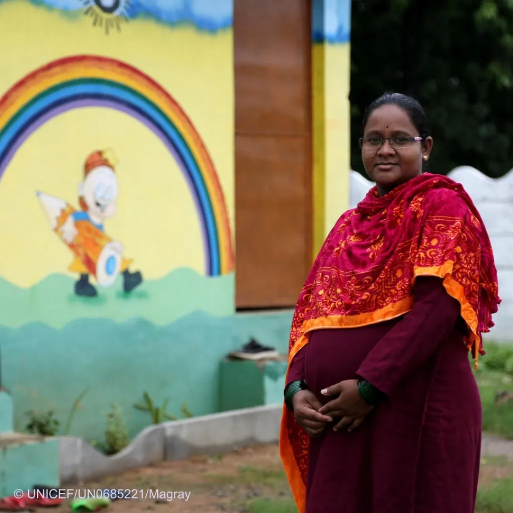 അംഗൻവാടികളുടെ മറ്റൊരു പ്രത്യേകത, അവ കുട്ടികൾക്കു മാത്രമല്ല സ്ത്രീകൾക്കും സേവനം നൽകുന്നു എന്നതാണ്. 
