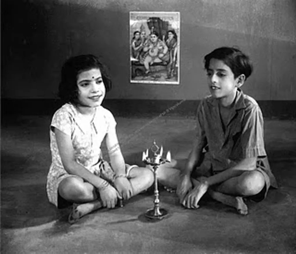 1938- ലാണ് ബാലൻ എന്ന പേരിൽ ഒരു സിനിമ മലയാളത്തിൽ ആദ്യമുണ്ടാവുന്നത്. ഒരു ബാലൻ്റെയും സഹോദരിയുടെയും കഥയാണത്. രണ്ടാനമ്മയുടെ ക്രൂരതകളോടാണ് കുട്ടികൾക്ക് പൊരുതേണ്ടിവരുന്നത്. 