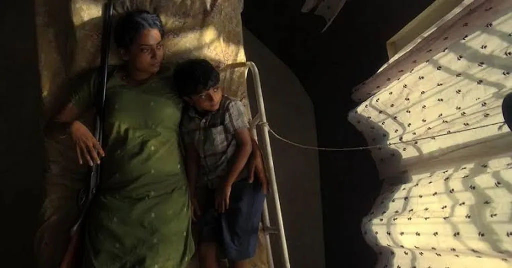 പുരുഷന് മേൽക്കൈ അവകാശപ്പെടാൻ കഴിയുന്ന കായിക കരുത്തിലേക്ക് തന്നെ സമപ്പെടുത്താൻ പരിശീലനം തേടുന്നവളല്ല ‘ബാലന്റെ’ അമ്മ.