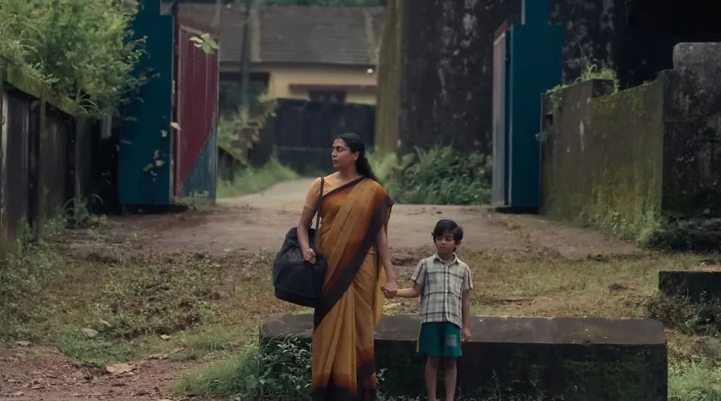 ബാലനിലെ മാതൃത്വം പരമ്പരാഗത ധാരണകൾക്കുള്ളിൽ നിൽക്കുന്ന ഒന്നല്ലെന്ന തോന്നൽ ഉളവാകുമെങ്കിലും നിരന്തരം അതിനോട് കലഹിച്ച് ഒടുവിൽ സമരസപ്പെടുന്ന പൊള്ളയായ സങ്കല്പമാണെന്നതു വ്യക്തമാണ്.