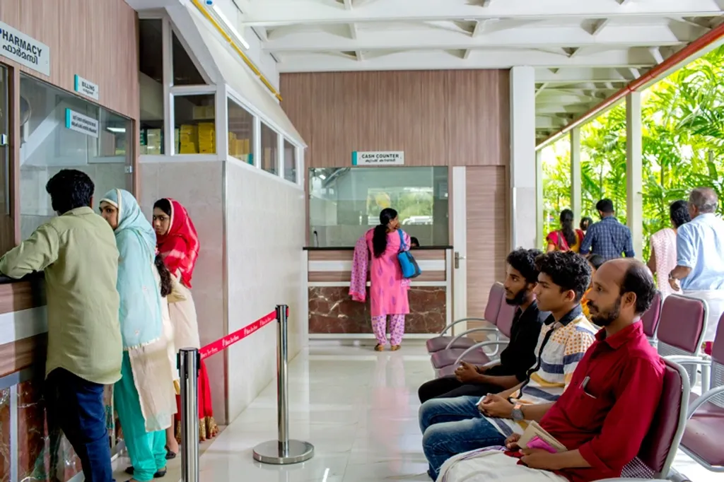 മെഡിക്കൽ വിദ്യാഭ്യാസരംഗത്ത് വന്ന സ്പെഷ്യലിസ്റ്റ് കമ്പാർട്ടുമെന്റലൈസേഷനും ആരോഗ്യചെലവ് കൂടാൻ ഒരു കാരണമാണ്. പ്രാഥമികതലത്തിൽ തന്നെ കൂടുതൽ ആരോഗ്യപ്രശ്നങ്ങളെ നോക്കാൻ സാധിക്കുന്ന വിധത്തിലുള്ള ഫാമിലി മെഡിസിൻ പരിശീലനം എം ബി ബി എസ് തലത്തിൽ തന്നെ ഉറപ്പാക്കണം.