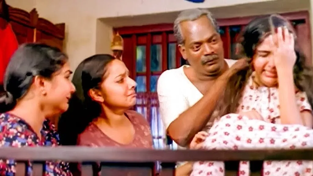 അച്ഛനുറങ്ങാത്ത വീടിലെ സാമുവൽ, ഭാര്യയുടെ വേർപാടിന് ശേഷം തങ്ങളുടെ മൂന്നു പെണ്മക്കളെ കരപറ്റിയ്ക്കാൻ ഒറ്റയ്ക്ക് വഞ്ചി തുഴയുന്ന,ഇടയ്ക്കെവിടെയോ വച്ച് ദിശ തെറ്റുന്ന ആ കുടുംബനാഥന്റെ ആവലാതികൾ സലിംകുമാറിൽ ഭദ്രമായിരുന്നു.