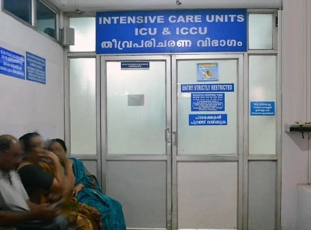 ആശുപത്രി കേന്ദ്രീകൃത ആരോഗ്യമാതൃക (Hospital-Centred Model) ആരോഗ്യസംവിധാനത്തെ പ്രധാനമായും രോഗനിർണയം, ചികിത്സ, ശസ്ത്രക്രിയ, അത്യാഹിത പരിചരണം എന്നിവയുടെ ചുറ്റുപാടിൽ ക്രമീകരിക്കുന്നു.