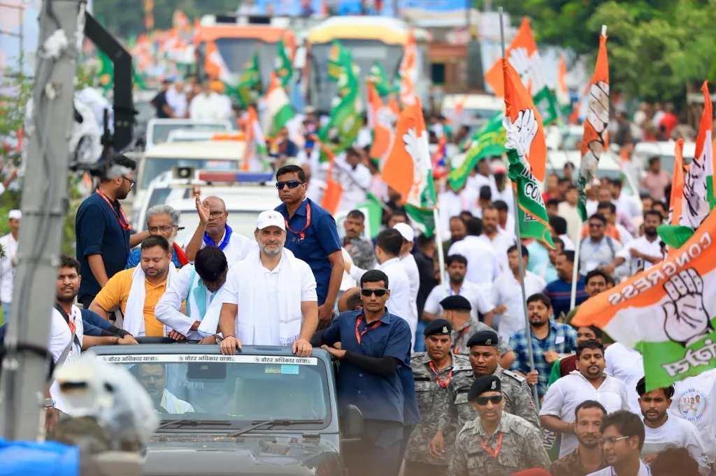 രാഹുൽ ഗാന്ധിയുടെ യാത്രകൾ വലിയ മാധ്യമശ്രദ്ധ നേടി എന്നതൊഴിച്ചാൽ, അതിനെ വോട്ടാക്കി മാറ്റാൻ തക്കവണ്ണം താഴേത്തട്ടിൽ പാർട്ടിയുടെ സംഘടനാ സംവിധാനം ശക്തമായിരുന്നില്ല. 