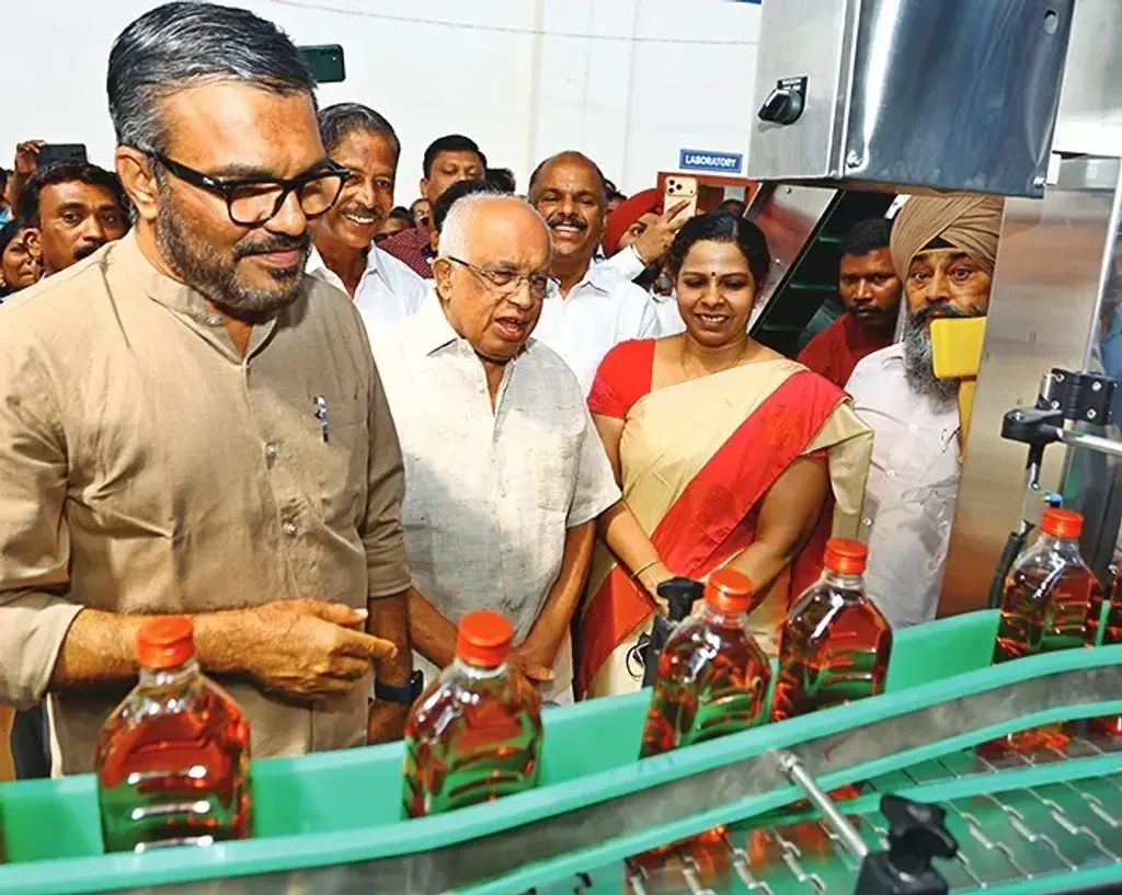 രാജ്യത്തെ ഏറ്റവും ഉയർന്ന സാക്ഷരത, ആയുർദൈർഘ്യം, മാനവവികസനസൂചിക എന്നിവ കൊണ്ട് ശ്രദ്ധേയമായ കേരളം SDG 3-ൽ ഗണ്യമായ മുന്നേറ്റം നടത്തിയതായി തോന്നാം. എന്നാൽ മാതൃകാസംസ്ഥാനം ഈ വിഷയത്തിൽ കാണിച്ച വൈരുദ്ധ്യമാണ് 'മിന്നൽ മാജിക്'.