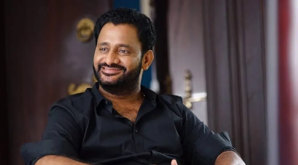 കഴിഞ്ഞ ലോക്സഭാ തെരഞ്ഞെടുപ്പുകാലത്തുമാത്രം ഇന്ത്യയിലുടനീളം നടത്തിയ പ്രചരണയോഗങ്ങളിൽ, മുമ്പൊരു പ്രധാനമന്ത്രിയും മുതിർന്നിട്ടില്ലാത്തവിധം വർഗ്ഗീയത ആയുധമാക്കിയ ഒരാളെക്കുറിച്ച് റസൂൽ പൂക്കുട്ടി എഴുതിയ ഈ സ്തുതിഗീതം വിവേകാനന്ദ യൂത്ത് കണക്ട് ഫൗണ്ടേഷൻ വെബ്സൈറ്റിൽ ഇപ്പോഴുമുണ്ട്.