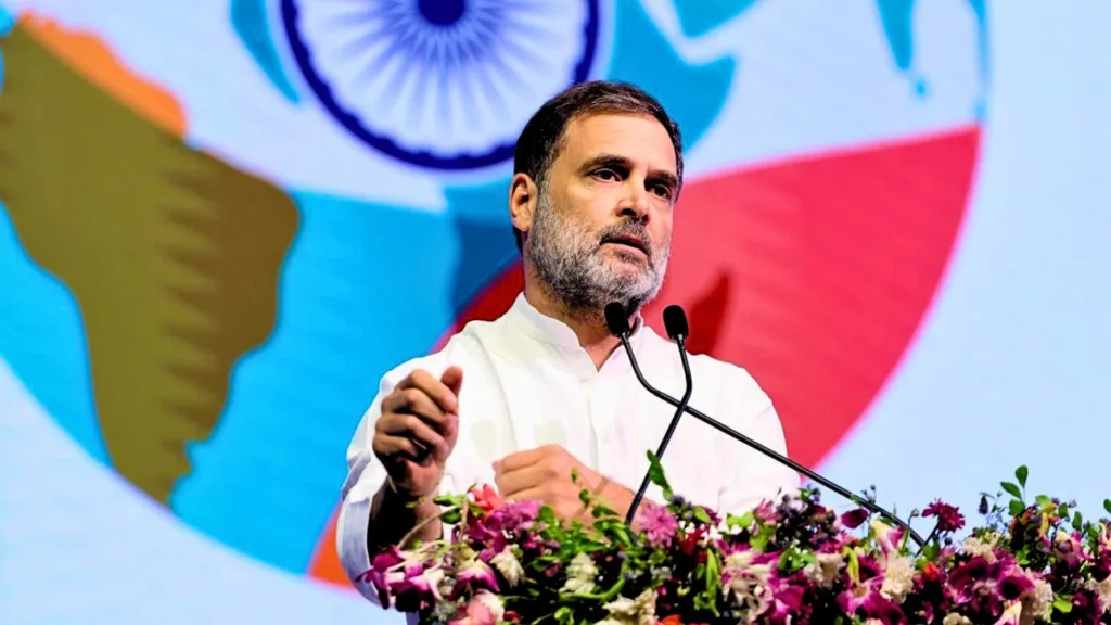 ഒരു മുന്നണിയെ നയിക്കാനോ മറ്റ് കക്ഷികളുമായി നല്ല ബന്ധം സൃഷ്ടിക്കാനോ രാഹുൽ ഗാന്ധിക്ക് കഴിവില്ല. DMK- യെയും CPM- നെയും പിണക്കിയതിന്റെ മുഖ്യ ഉത്തരവാദിത്വം രാഹുലിനാണ്. 