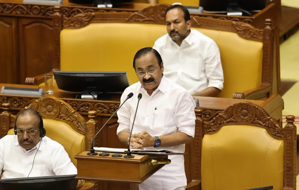 വി. ഡി. സതീശൻ നയിക്കുന്ന യു ഡി എഫ് സർക്കാരിന്റെ ആദ്യ ബജറ്റ് വിസ്മയപ്പെടുത്തുകയോ അമ്പരപ്പുളവാക്കുകയോ ചെയ്യുന്നില്ല. ധവളപത്രം പോലെത്തന്നെ.